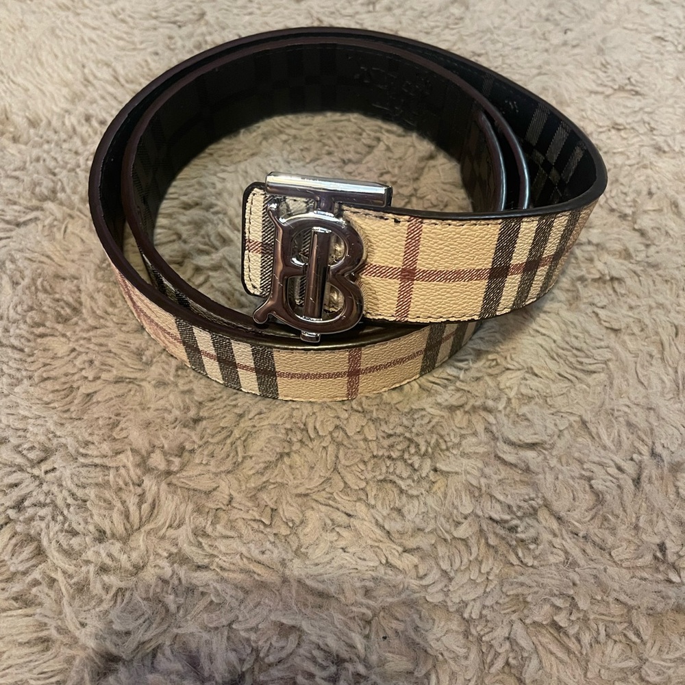 Reversible Silver T Burberry Belt Size 35-37